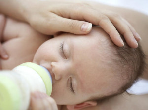 Alimentația artificială a sugarului
